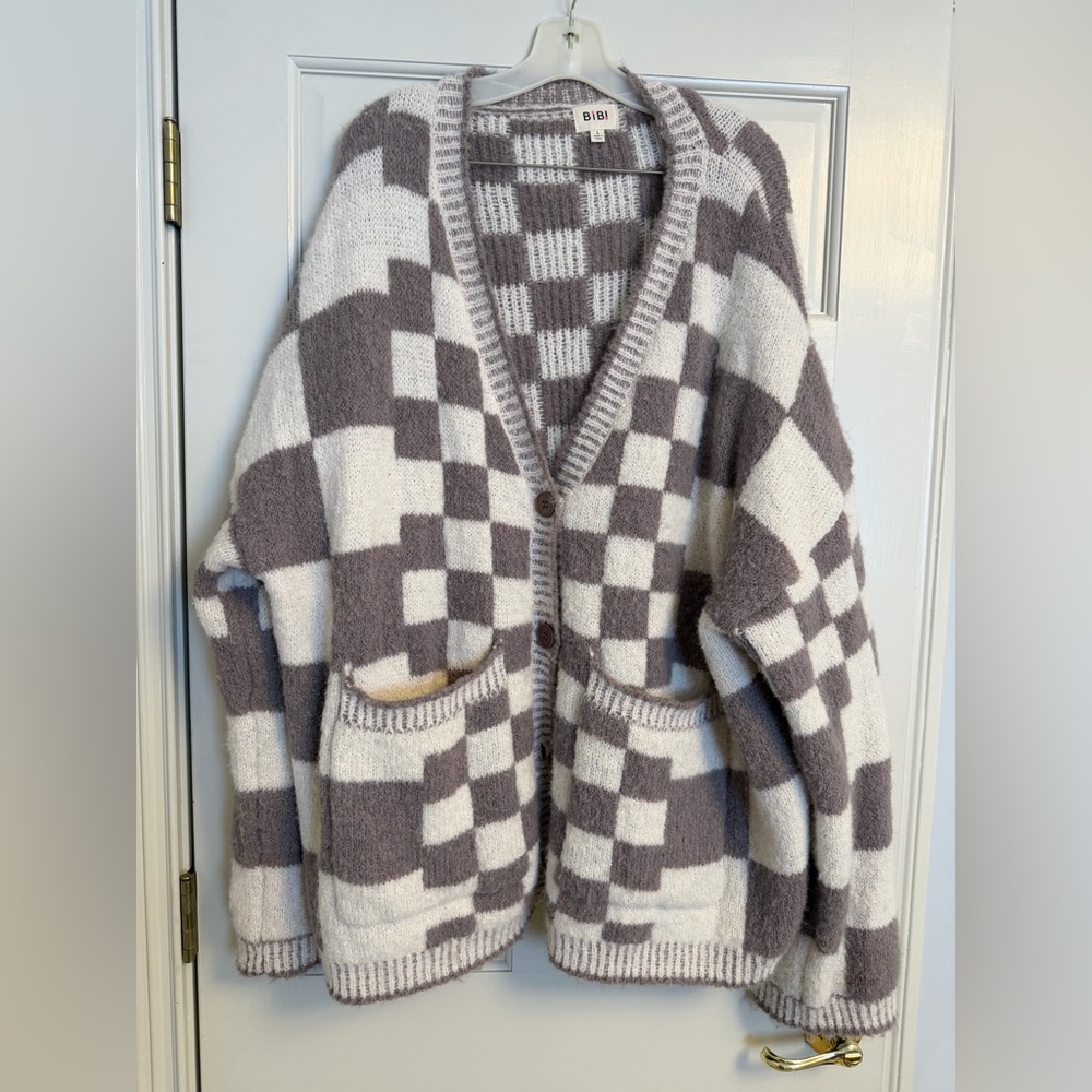 BiBi Checkered V-Neck Cardigan in Cream and Taupe